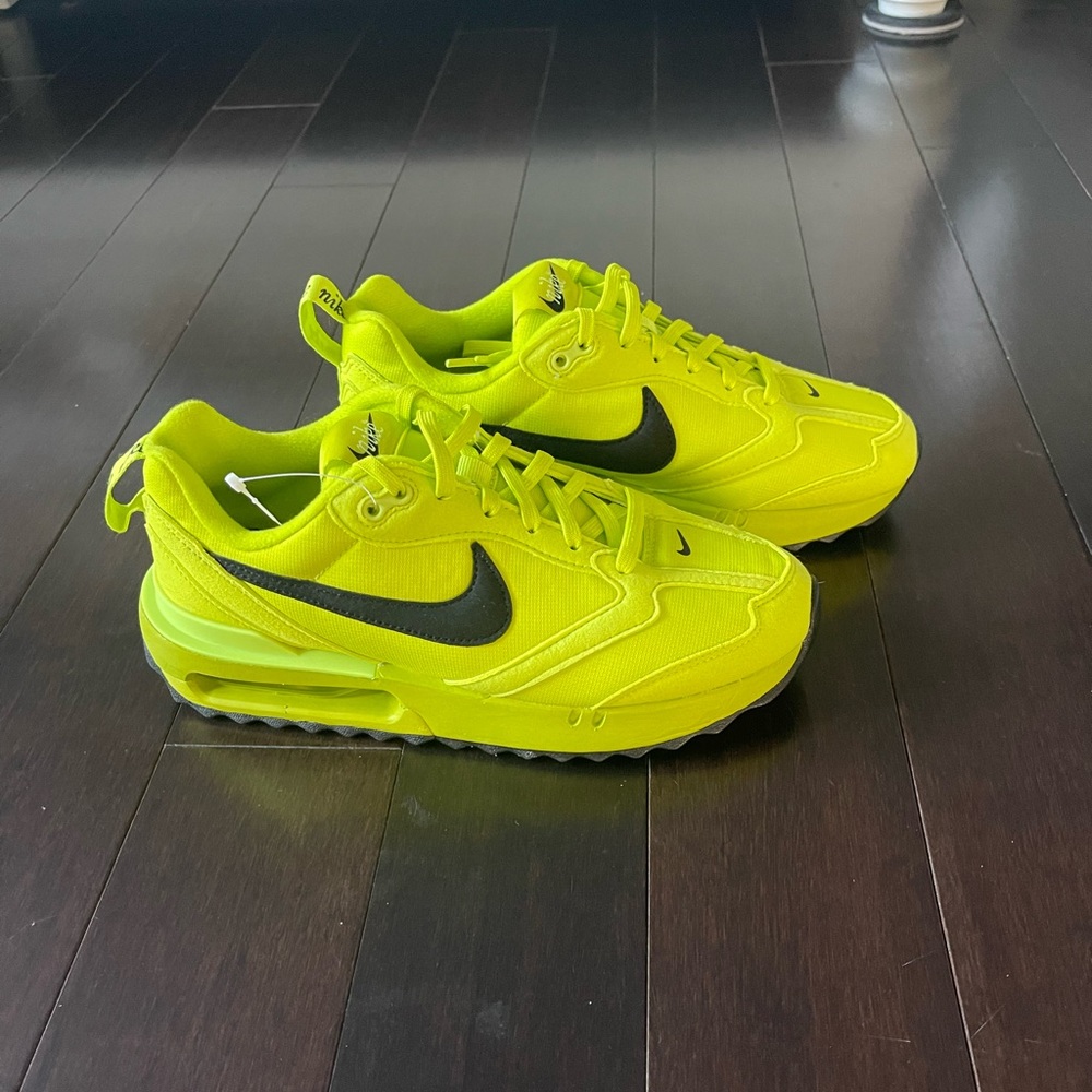 Women’s Nike Air Max Dawn